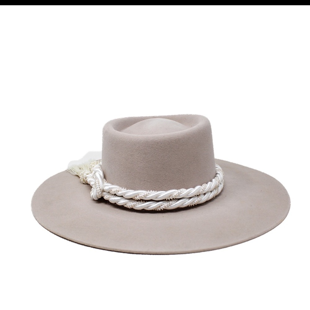 Bone color wool hat